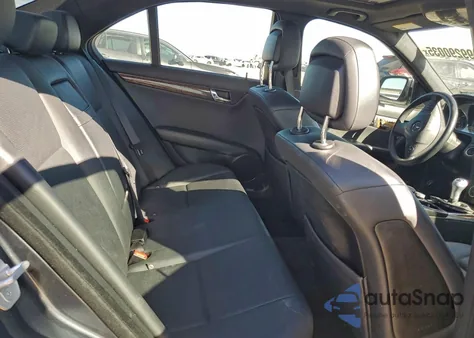 2009 Mercedes-Benz C 350 z USA, uszkodzony, nr VIN WDDGF56X69F263494